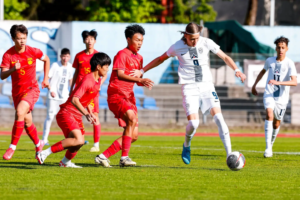 开云中国入口-U15国足1-2欧洲队 海外拉练首战惜败 国脚弟弟造点 2天后战意大利
